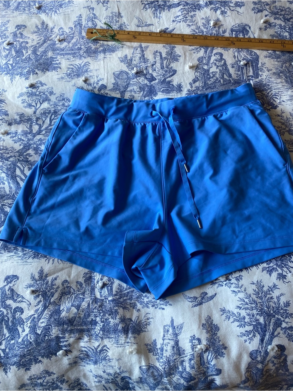 Old navy active powersoft go dry blue shorts size large EUC
